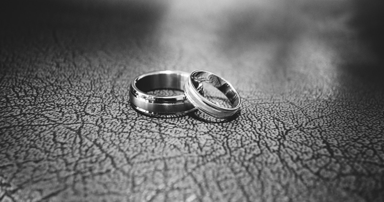 La bague solitaire en argent, un bijou simple et élégant